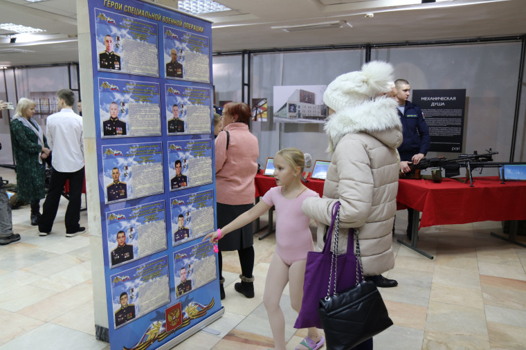 Александр Шаботинский поздравил ивановцев с Днем Героев Отечества.