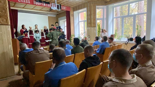 Артисты Окружного казачьего хора выступили с концертом в ивановском гарнизонном военном госпитале.