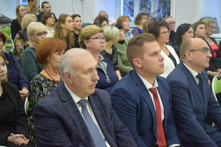 В Иванове вручили муниципальные премии детям и педагогам за достижения в области культуры.