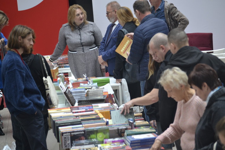 В Иванове открылась V ярмарка интеллектуальной литературы.
