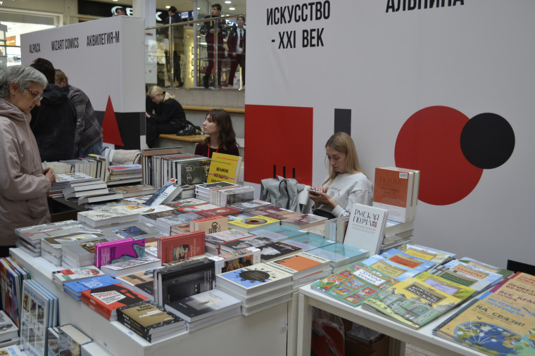 В Иванове открылась V ярмарка интеллектуальной литературы.