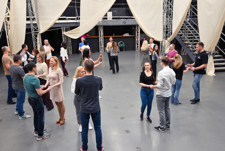 Ивановцев приглашают на вечер танцев.