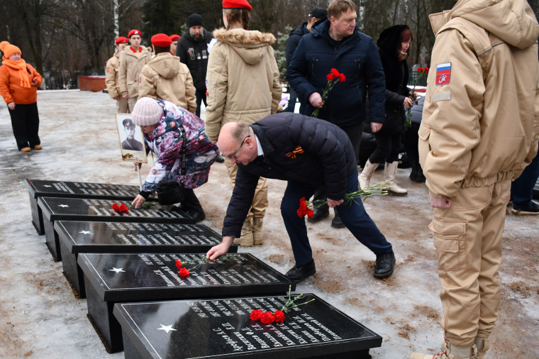В областном центре почтили память ивановцев, погибших в боях под Сталинградом.