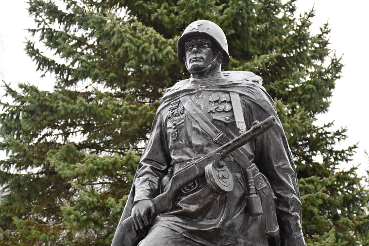 В областном центре почтили память ивановцев, погибших в боях под Сталинградом.