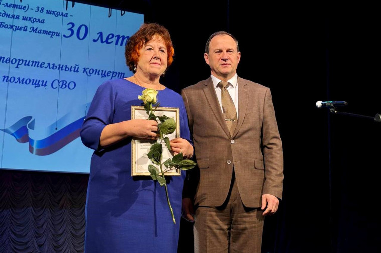 Православная средняя школа Феодоровской иконы Божией Матери отметила 30-летие.