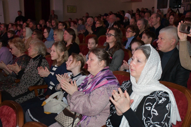 Православная средняя школа Феодоровской иконы Божией Матери отметила 30-летие.