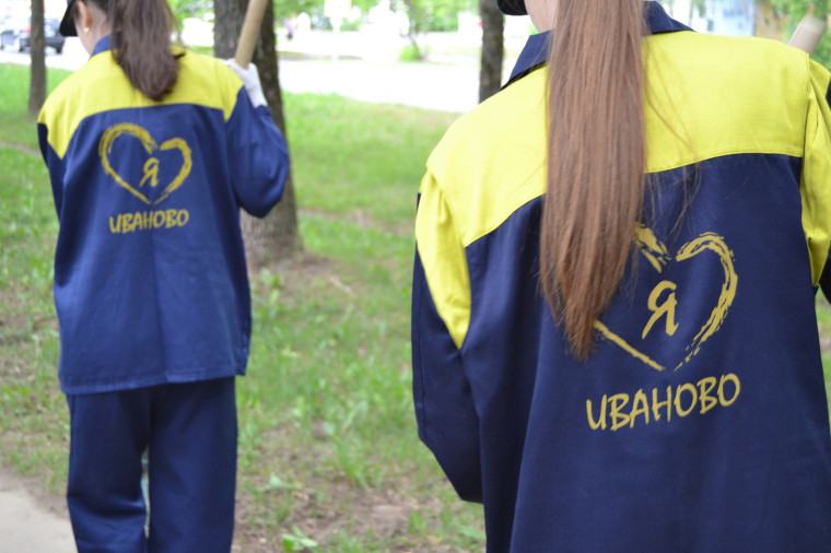 Открыта запись подростков в летние трудовые отряды.