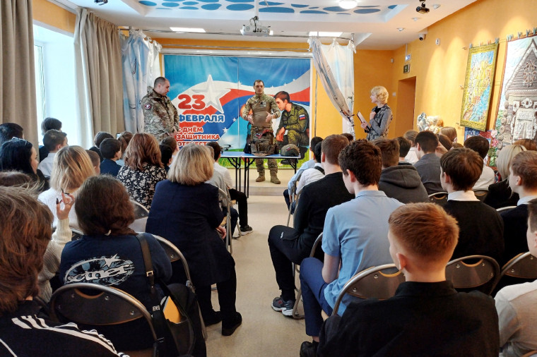 В городской модельной библиотеке прошла встреча школьников с участниками СВО.