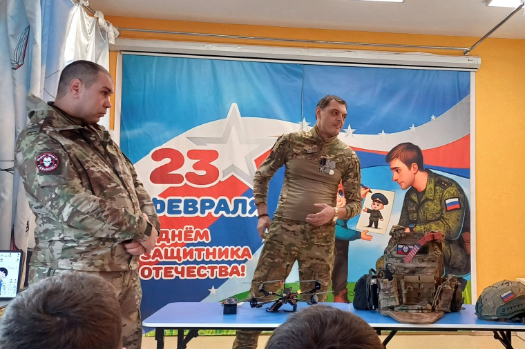 В городской модельной библиотеке прошла встреча школьников с участниками СВО.