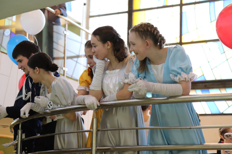 Состоялся открытый городской бал-концерт «Кадеты – героям России».