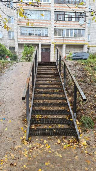 В микрорайоне ТЭЦ-3 обновили пешеходную лестницу.