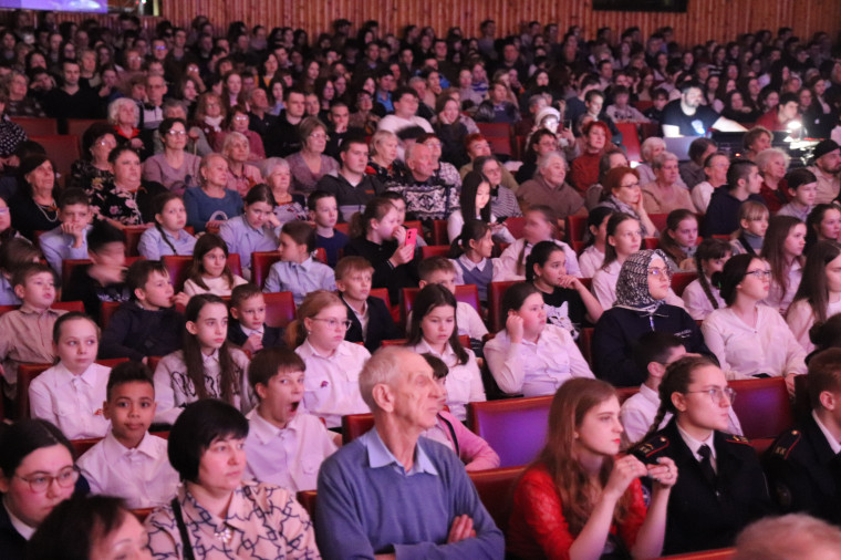 В ЦКиО прошла театрализованная программа,  посвященная 80-летию Победы.