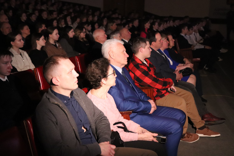 В ЦКиО прошла театрализованная программа,  посвященная 80-летию Победы.