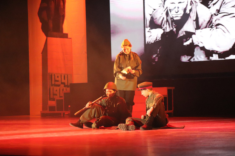 В ЦКиО прошла театрализованная программа,  посвященная 80-летию Победы.