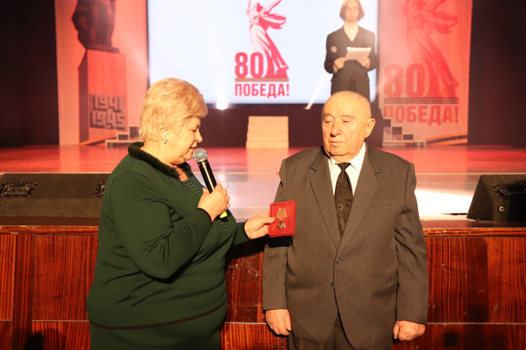 В ЦКиО прошла театрализованная программа,  посвященная 80-летию Победы.