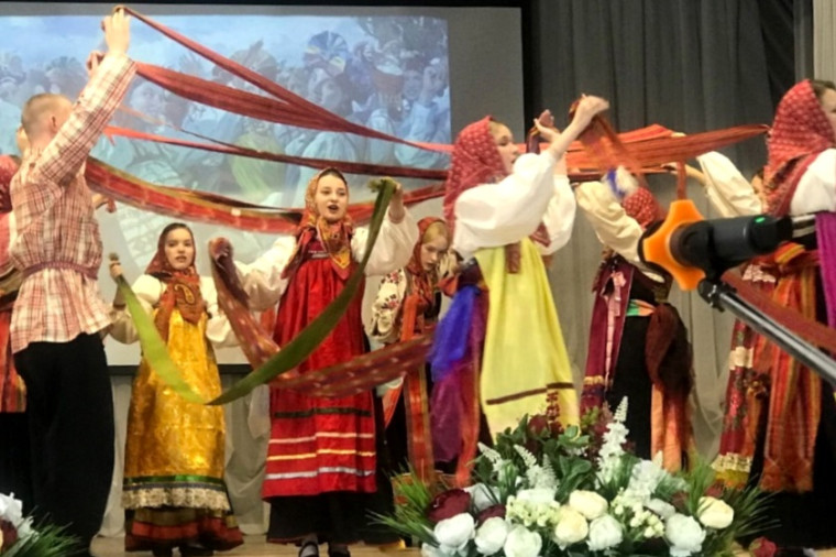 В Иванове прошел благотворительный концерт Суджанского фольклорного ансамбля "Криница".