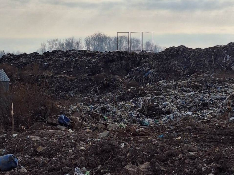 На полигон   «Залесье»   завезли 2500 тонн суглинка.