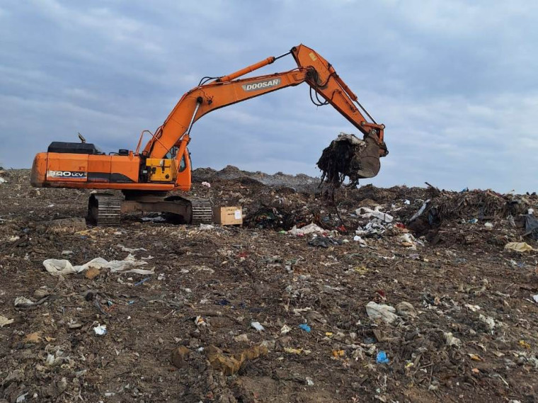 На полигон   «Залесье»   завезли 2500 тонн суглинка.