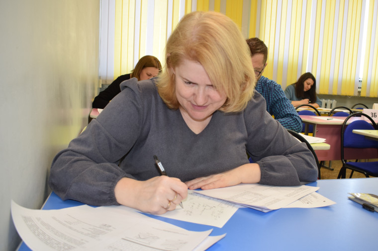 В Иванове родители школьников написали ЕГЭ по математике.