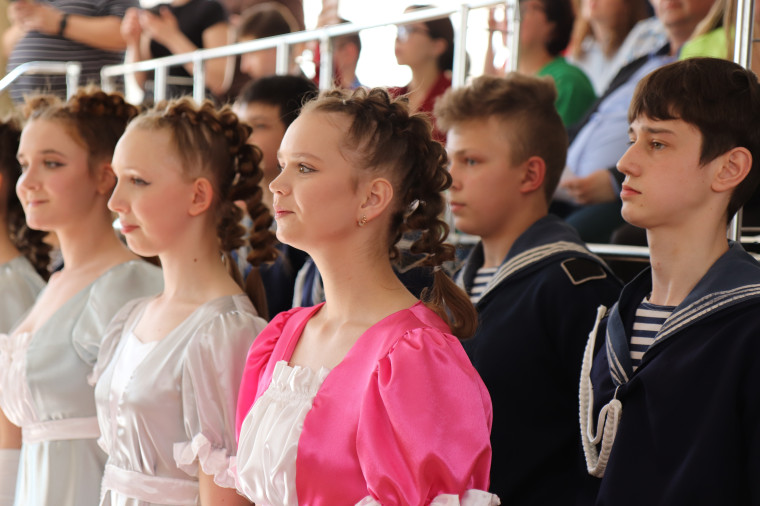 В ивановской гимназии №3 прошел открытый весенний бал.