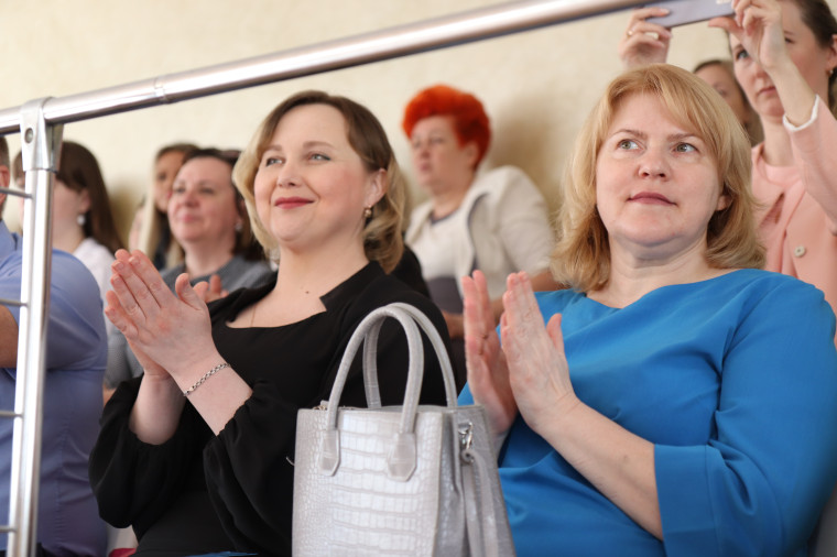 В ивановской гимназии №3 прошел открытый весенний бал.