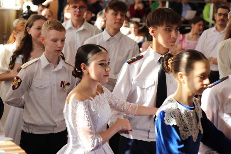 В ивановской гимназии №3 прошел открытый весенний бал.