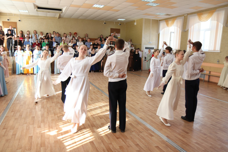 В ивановской гимназии №3 прошел открытый весенний бал.