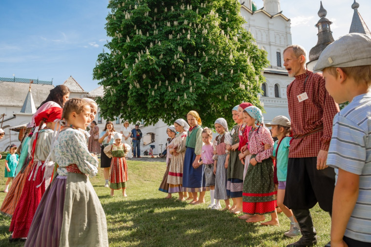Представлен график фестивалей Золотого кольца в июне.