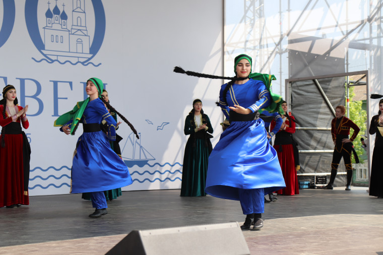 Ивановские артисты открыли праздничный марафон к 800-летию Юрьевца.
