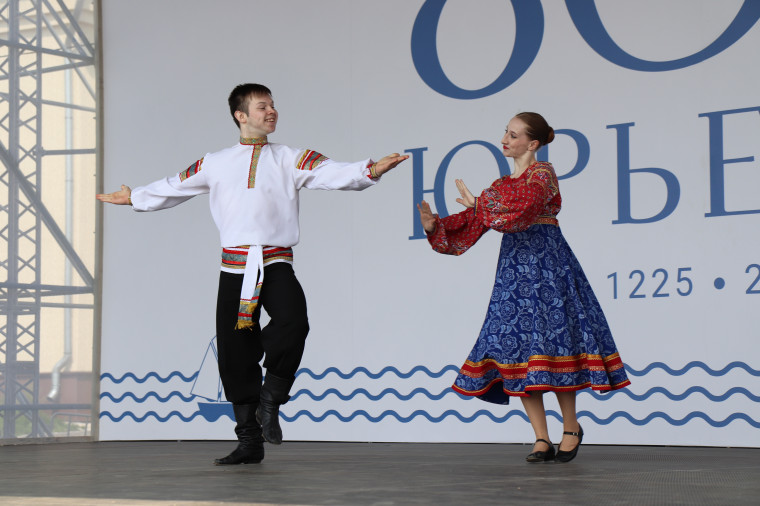 Ивановские артисты открыли праздничный марафон к 800-летию Юрьевца.