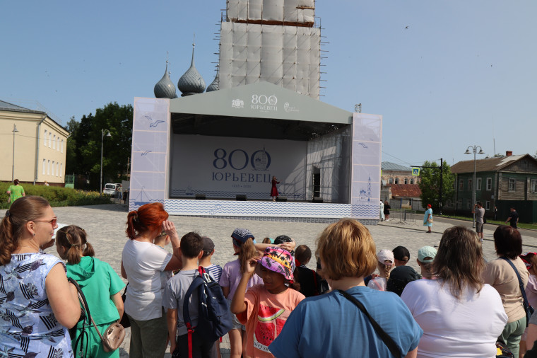 Ивановские артисты открыли праздничный марафон к 800-летию Юрьевца.