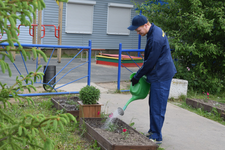 В Иванове подростковые трудовые отряды благоустраивают территории ТОСов.
