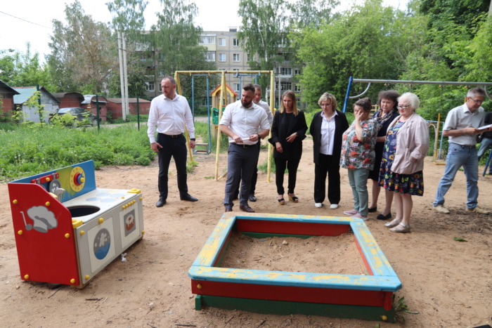 Летом в Иванове заменят почти четыреста игровых элементов на детских площадках.