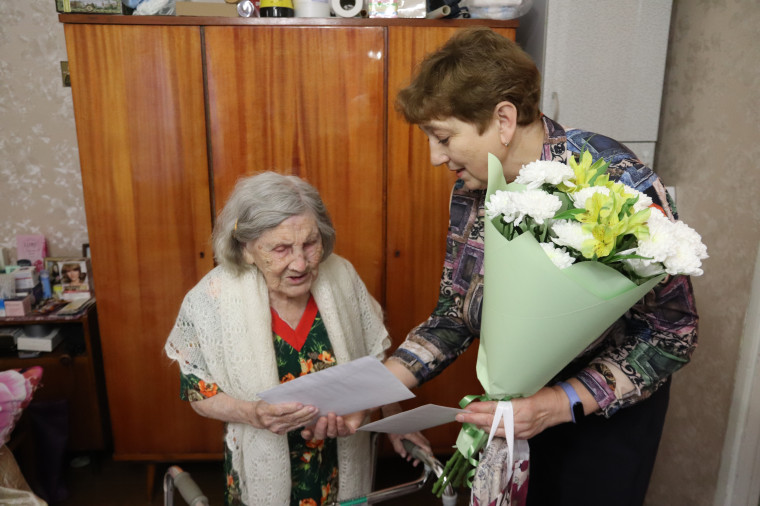 В Иванове 100-летний юбилей отмечает труженица тыла Зинаида Константиновна Макарова.