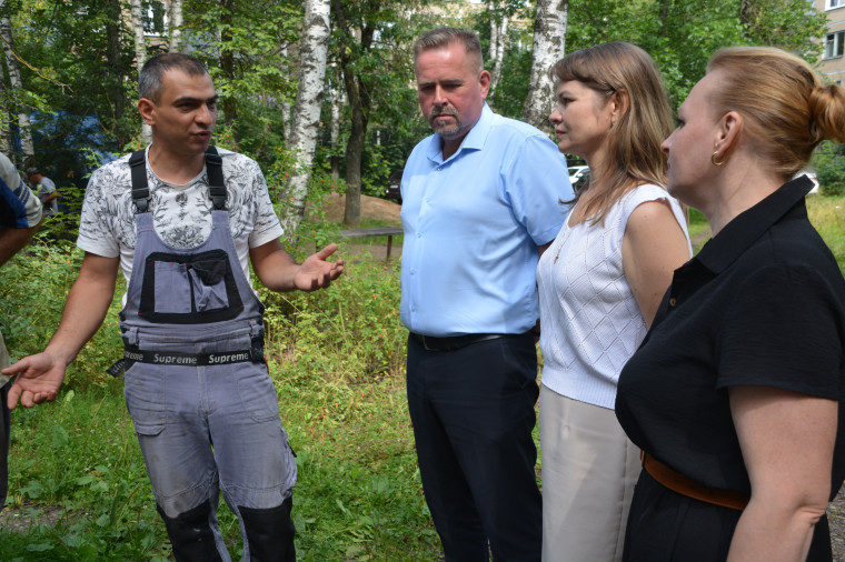 В Иванове приступили к асфальтировке дворов.