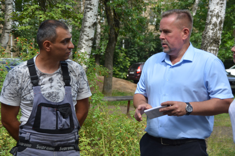 В Иванове приступили к асфальтировке дворов.