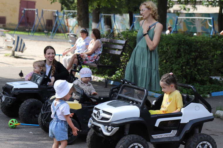 В Детском парке на улице Комсомольской завершен ремонт ограждения.