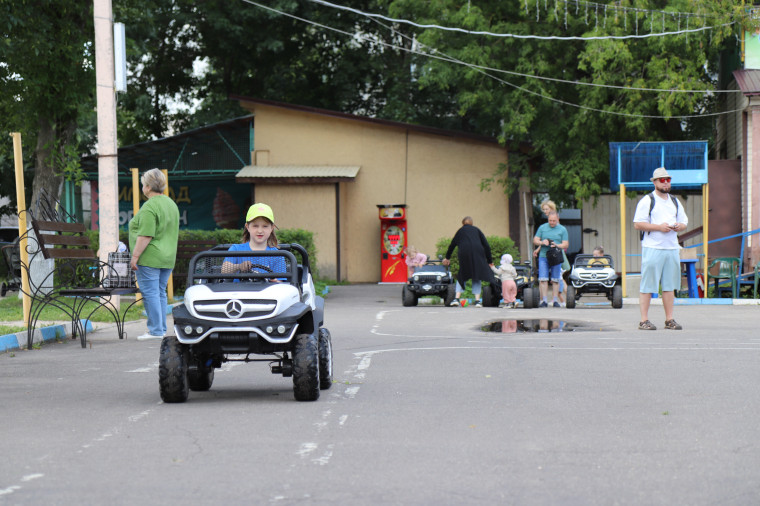 В Детском парке на улице Комсомольской завершен ремонт ограждения.