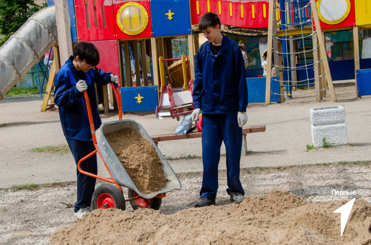 В Детском парке на улице Комсомольской завершен ремонт ограждения.
