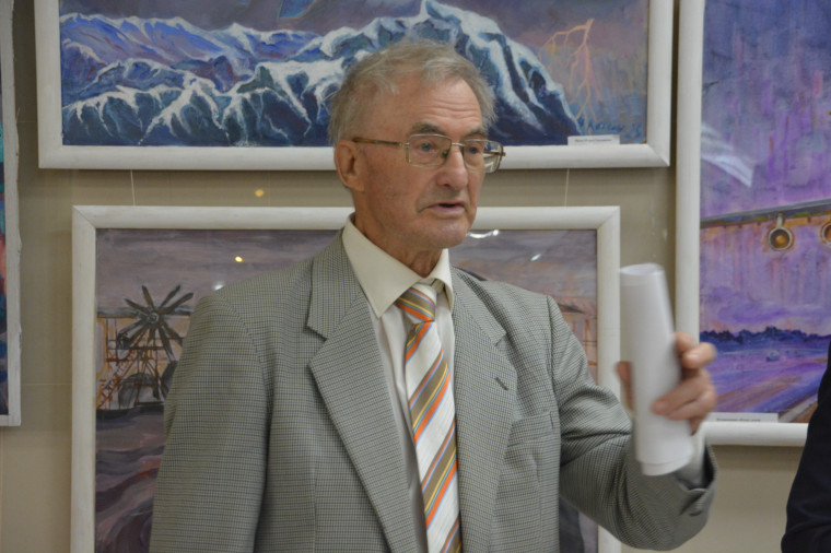 В Администрации города Иванова открылась персональная выставка работ Владимира Котина.