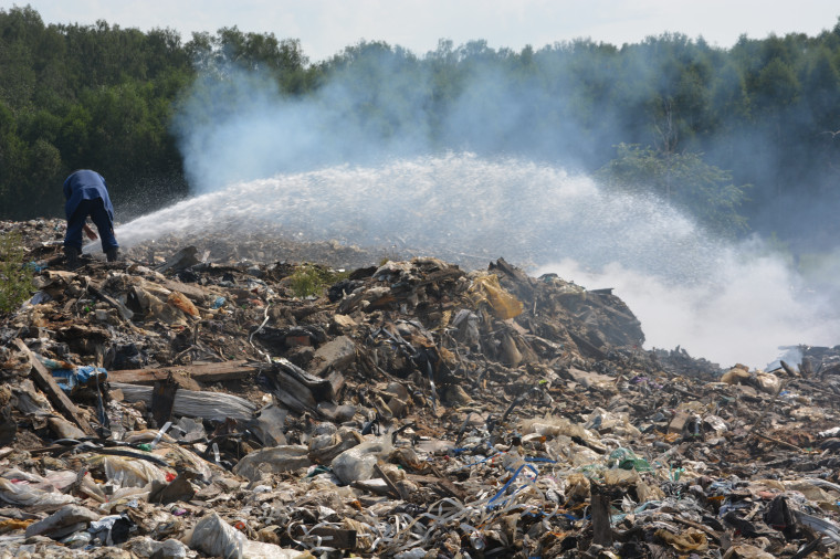 Продолжается  ликвидация очагов тления на полигоне ТБО «Залесье».
