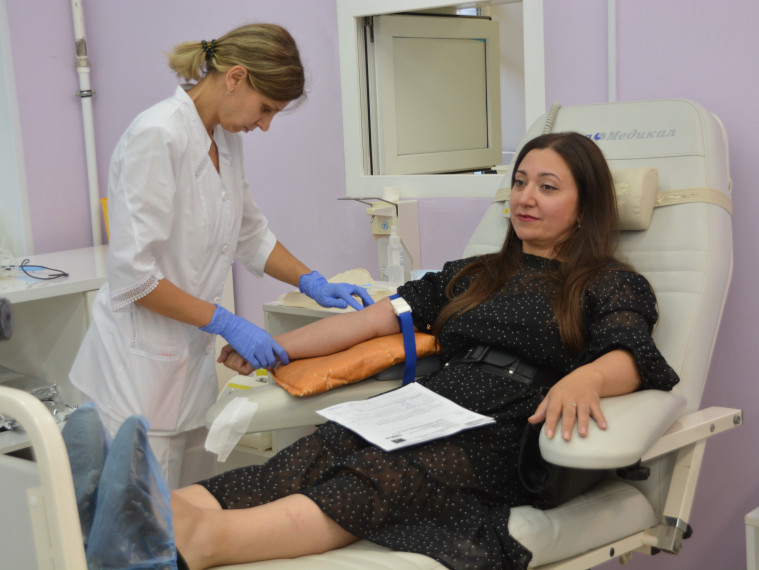 13,5 литров крови сдали  участники акции «Капля крови – ради жизни».