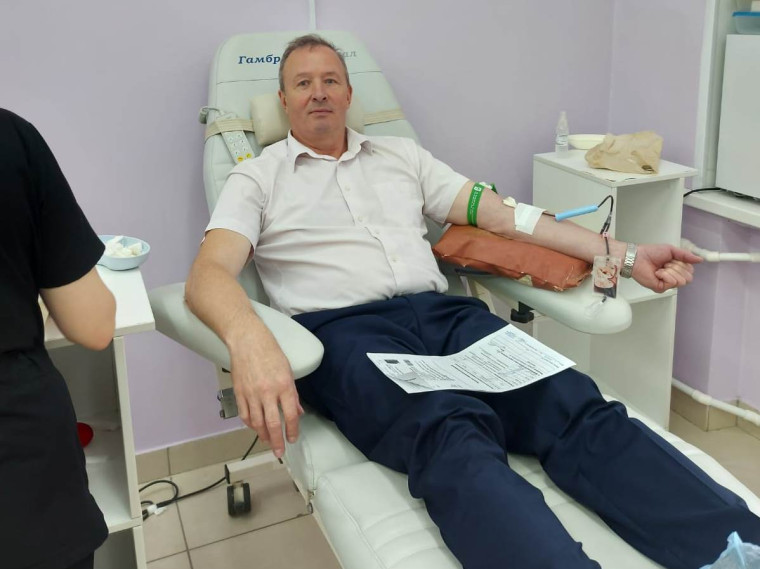 13,5 литров крови сдали  участники акции «Капля крови – ради жизни».