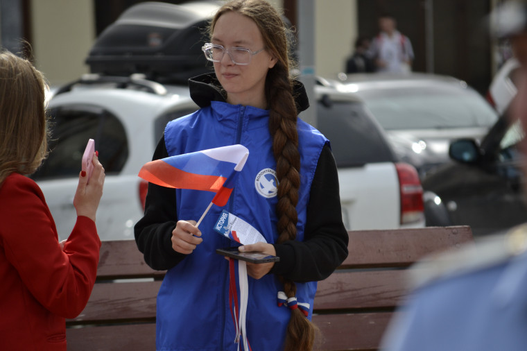 В областном центре проходят мероприятия в честь Дня государственного флага.