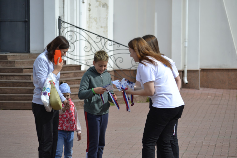 В областном центре проходят мероприятия в честь Дня государственного флага.