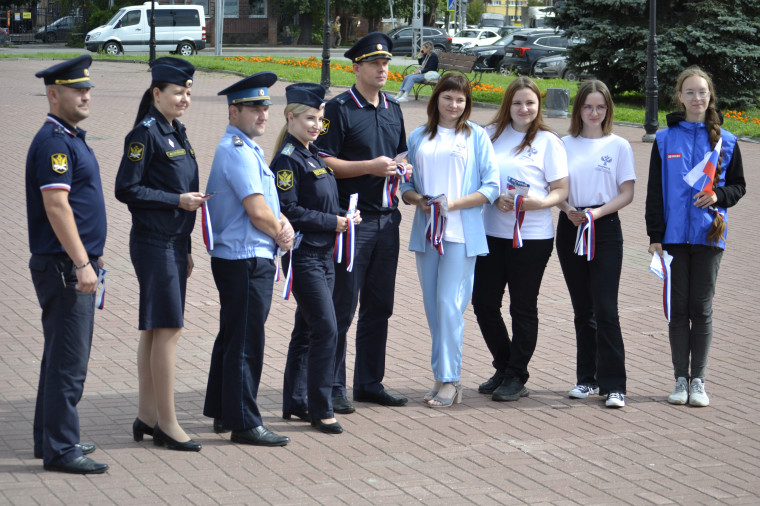 В областном центре проходят мероприятия в честь Дня государственного флага.