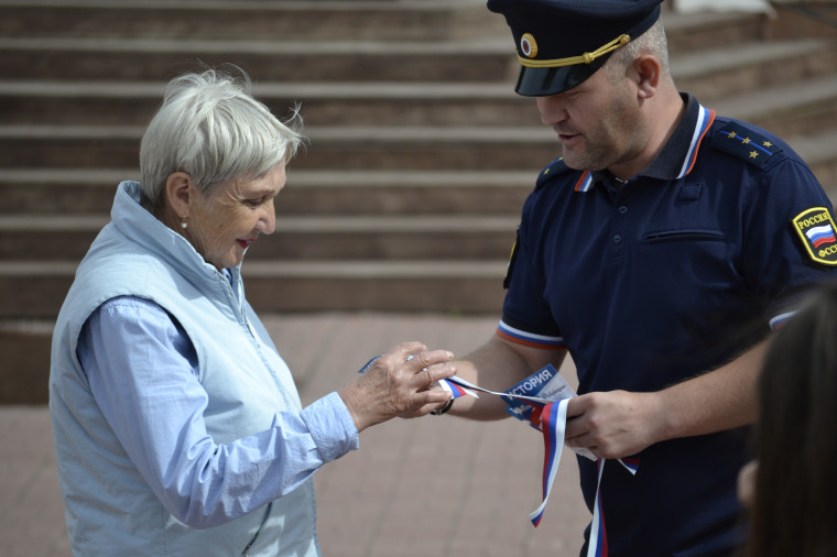 В областном центре проходят мероприятия в честь Дня государственного флага.