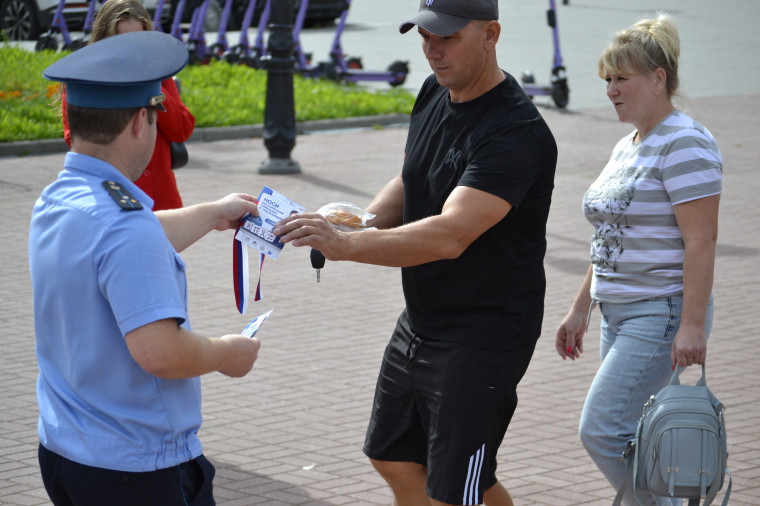 В областном центре проходят мероприятия в честь Дня государственного флага.