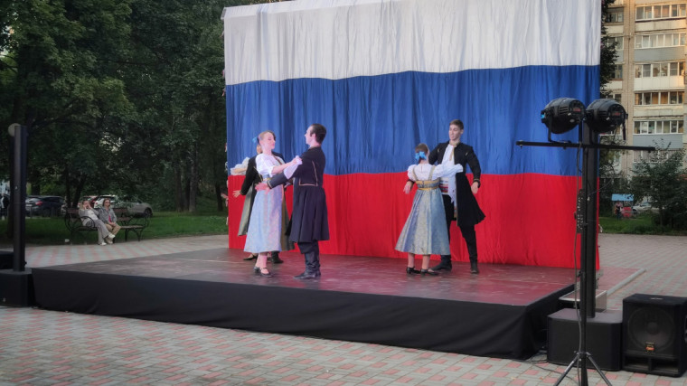 В Иванове прошел концерт в честь Дня государственного флага.