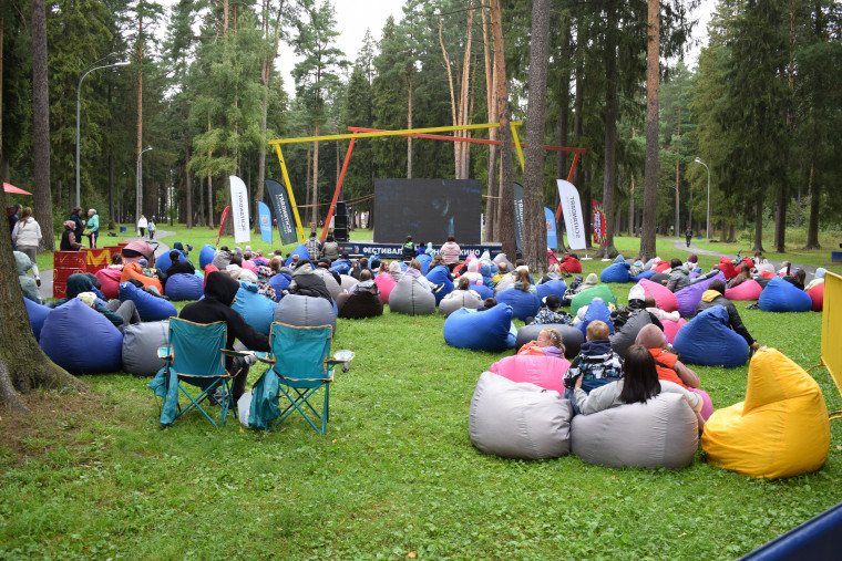 Около 2 тысяч ивановцев побывали на открытых кинопоказах фестиваля уличного кино.